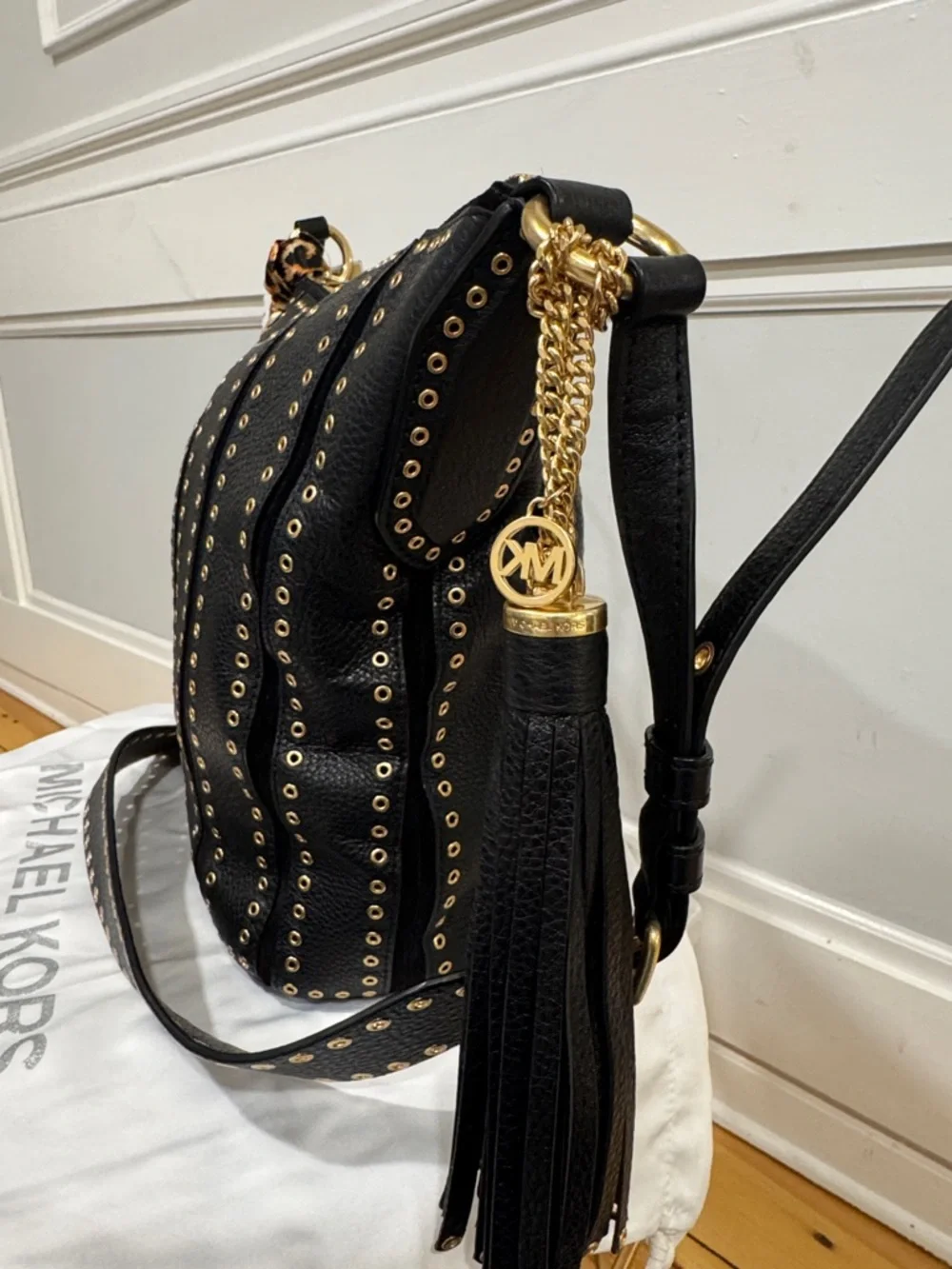 Michael Kors Brooklyn Black Grommet Leather Feedbag Crossbody NWT - Picture 7 of 17